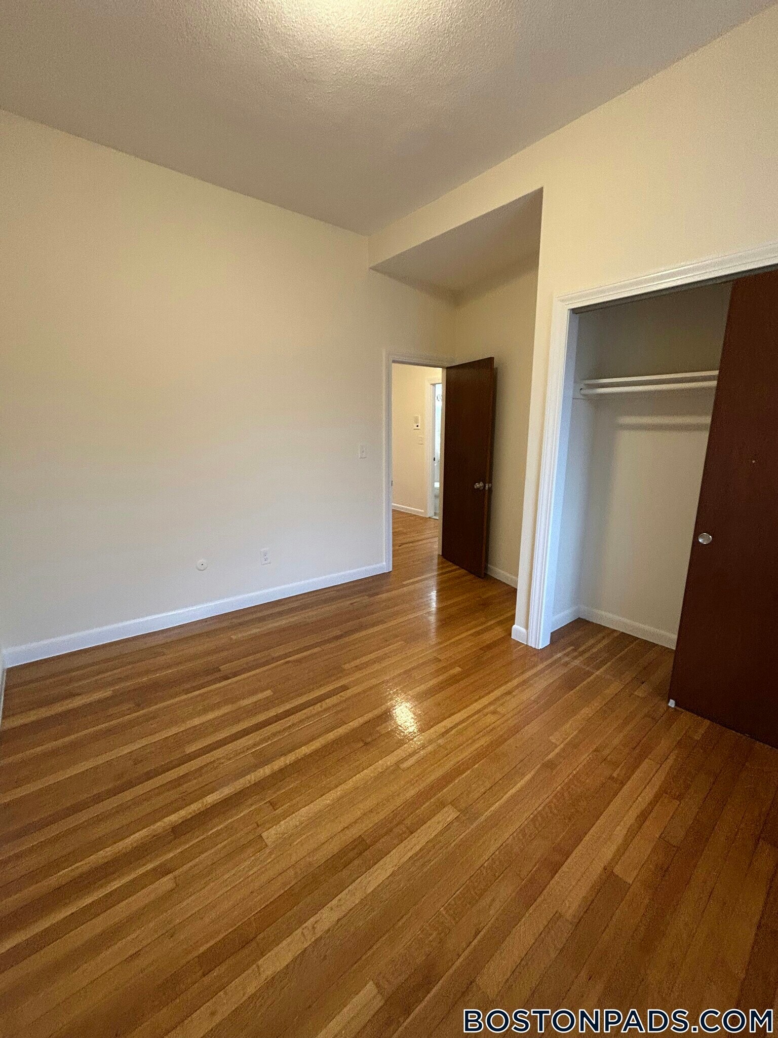 Building Photo - 180 N Beacon St