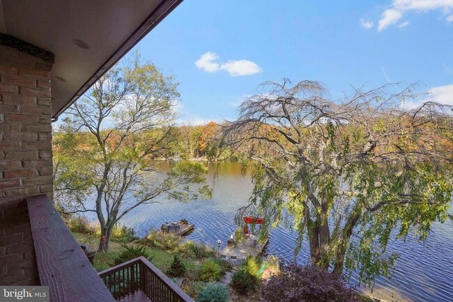 Building Photo - 2006 Lakebreeze Way