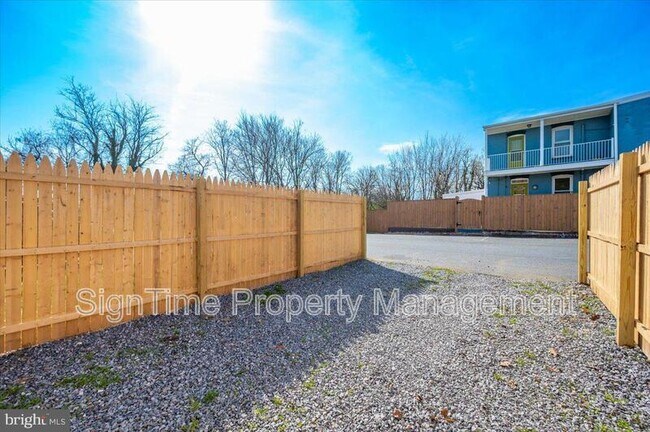 Building Photo - 138 E South St