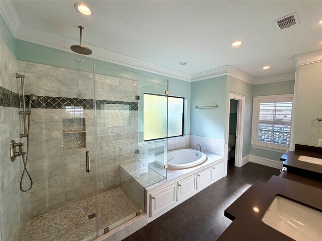 Building Photo - 2710 Nicholson St