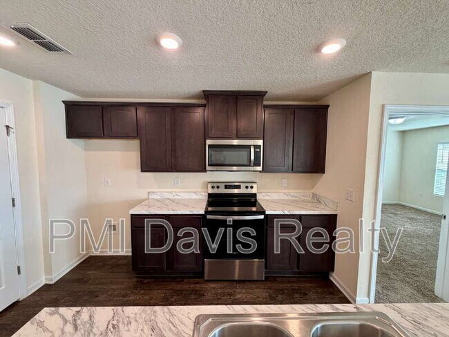 Building Photo - 2482 Beachview Dr