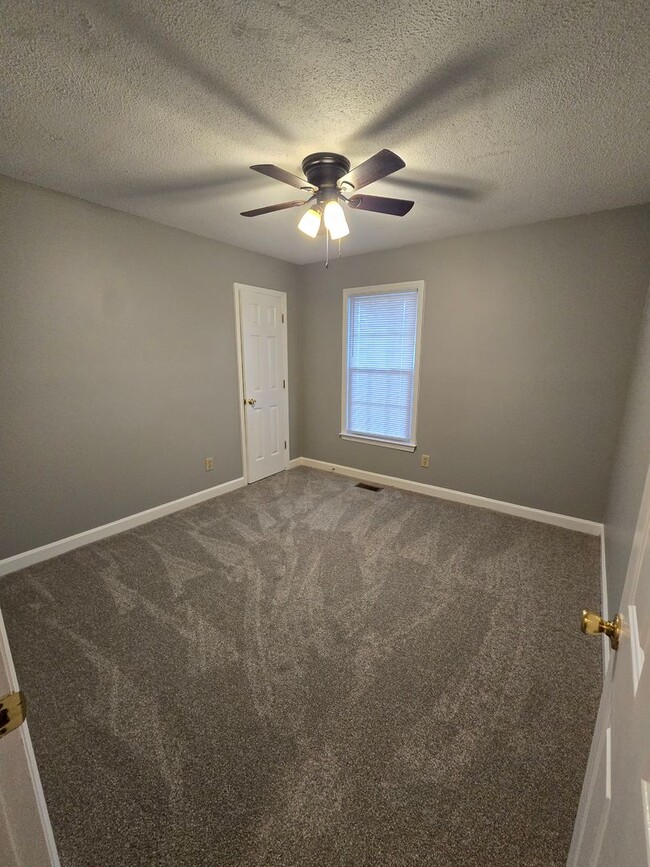 Building Photo - Great Home in a Cul-de-sac For Rent.