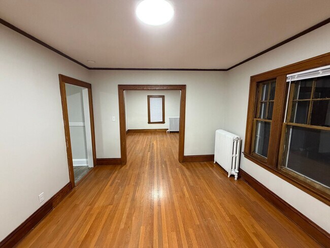 Building Photo - 2 Bedroom West Hartford