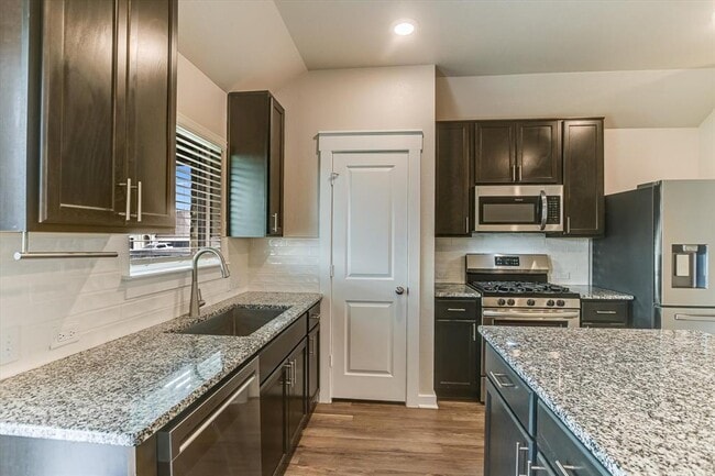 Building Photo - 1304 Salt Lick Dr