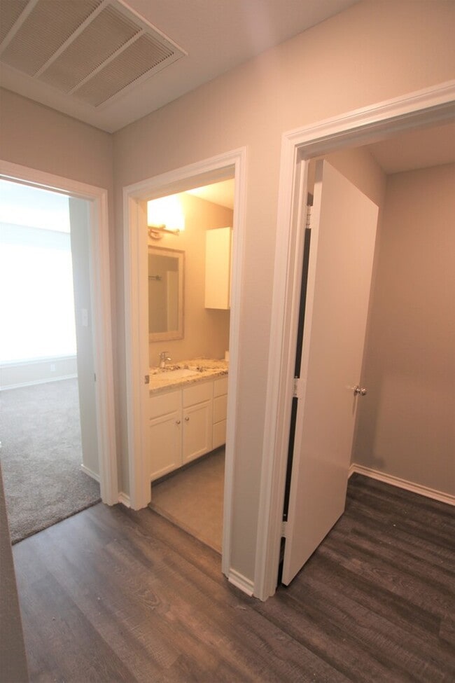 Building Photo - 3 Bedroom 2 Bath in Whitehouse ISD!
