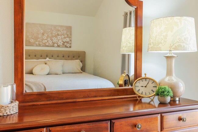 Building Photo - Beautifully remodeled bungalow