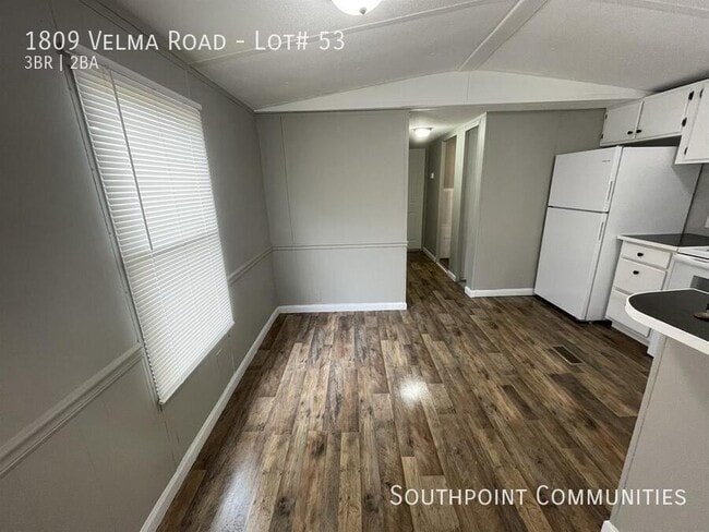 Building Photo - 1809 Velma Rd