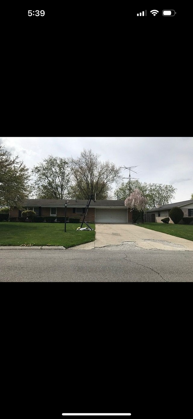 Building Photo - 495 Meadow Ln