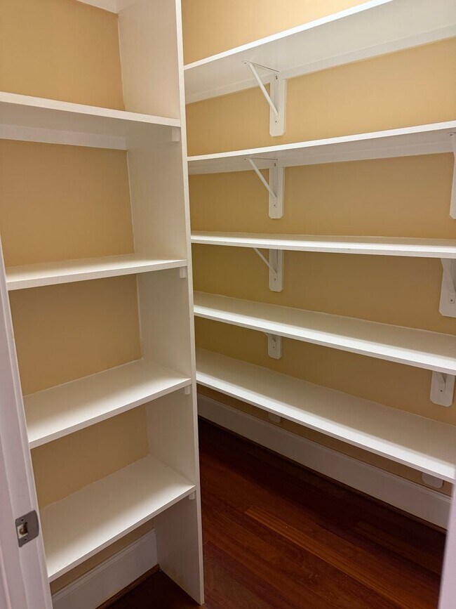 Building Photo - Luxury Living: 4 Bedroom home in Chapel Hill w/ spacious interior | 2 Year Lease Term