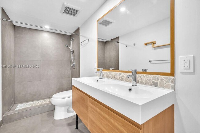 Building Photo - 5313 Collins Ave