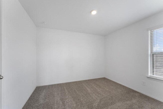 Building Photo - 14678 Cyn Pnes Ln