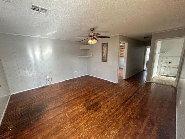 Building Photo - Perfect Family Home