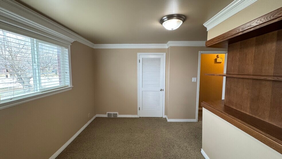 Building Photo - 737 N 500 E