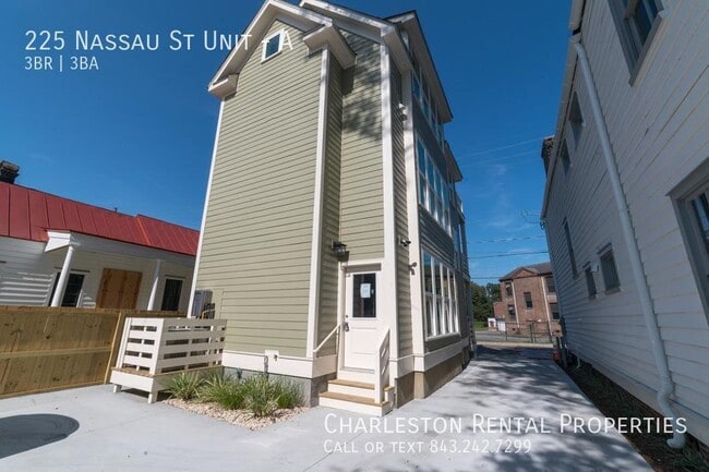 Building Photo - 225 Nassau St