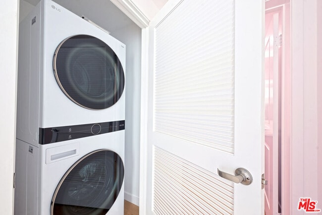 Building Photo - 14606 Sylvan St