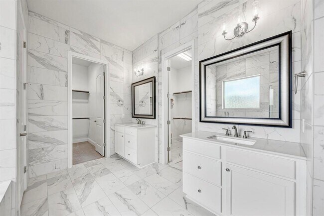 Building Photo - 1813 Mazarro Dr