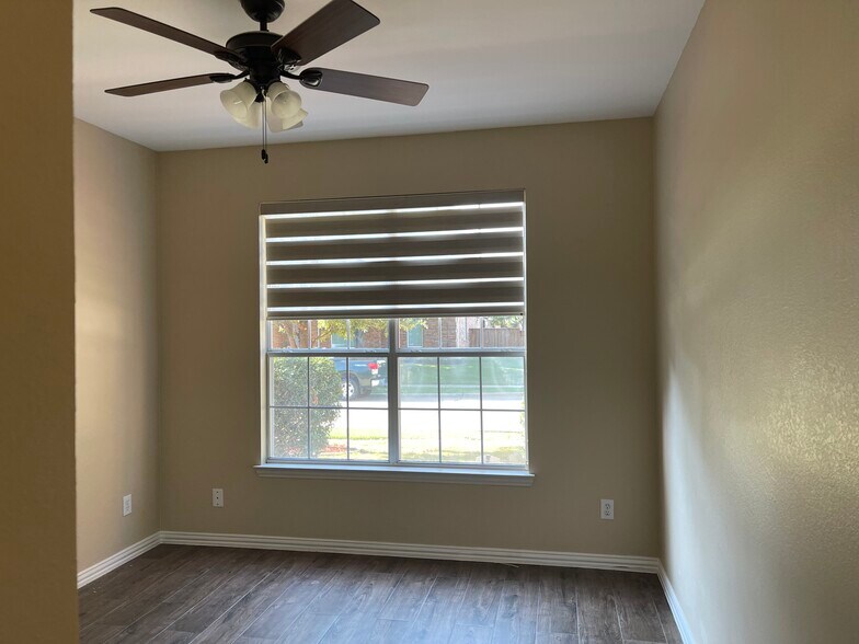 Building Photo - 1813 Angel Falls Dr