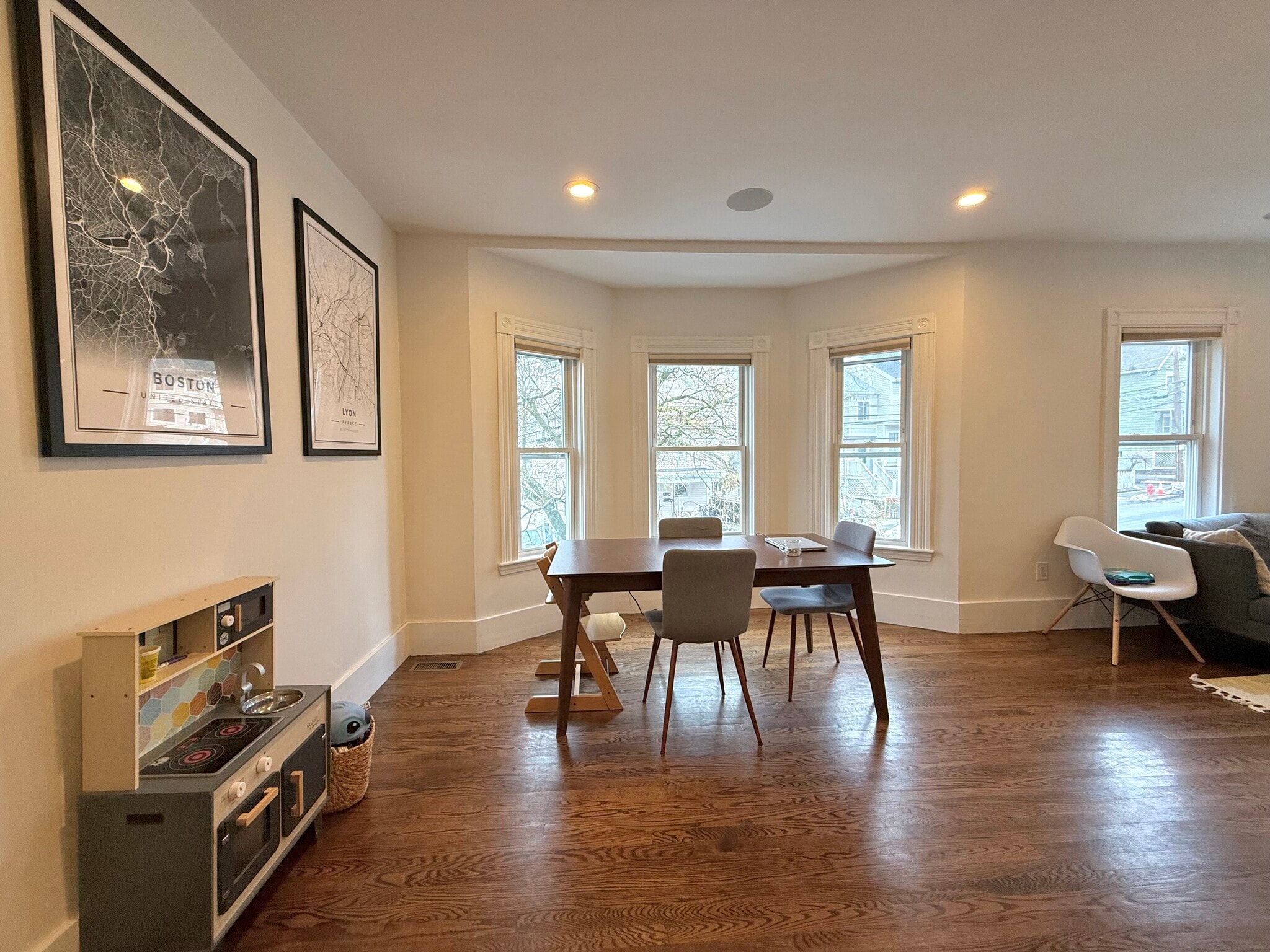 Building Photo - 52 Brastow Ave