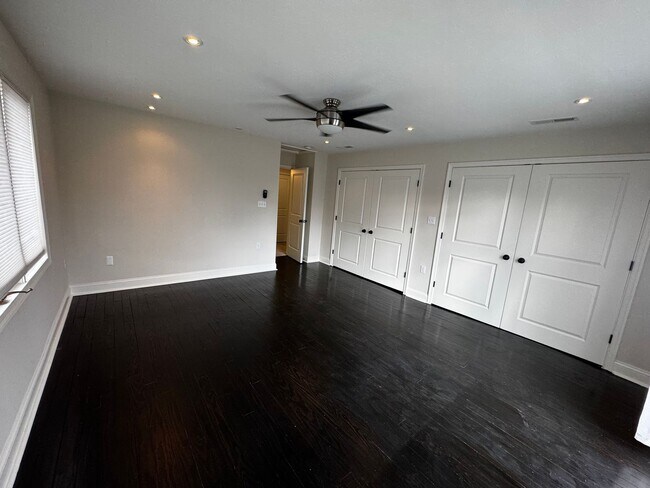 Building Photo - NEWLY RENOVATED EXPANSIVE 5BD 4BA BRIGHTWOOD HOME