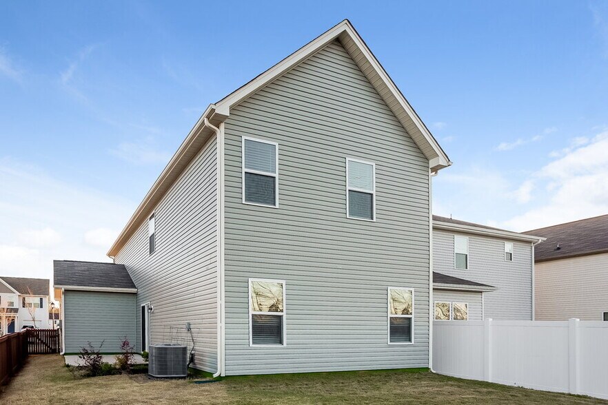 Building Photo - 12946 Hill Pine Rd