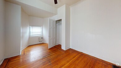 Building Photo - 1 Bedroom Apartment wt Hardwood Floors