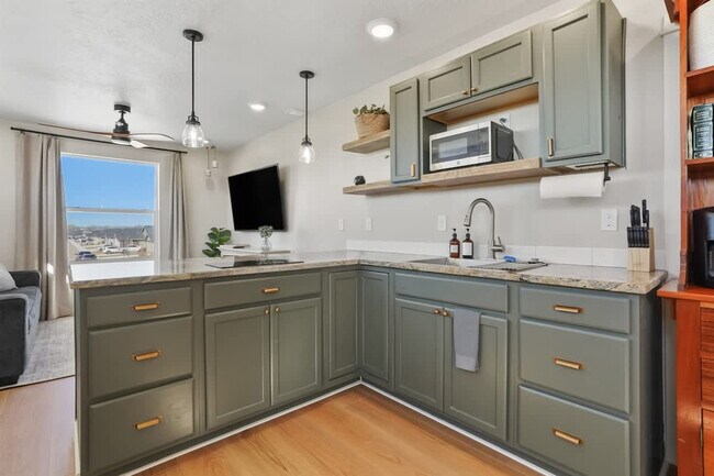 Building Photo - 304 Cliff Swallow Ave