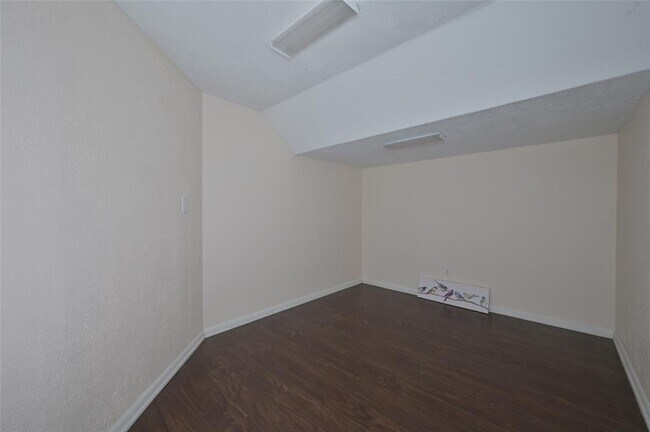 Building Photo - 28927 Rio Grande River Dr