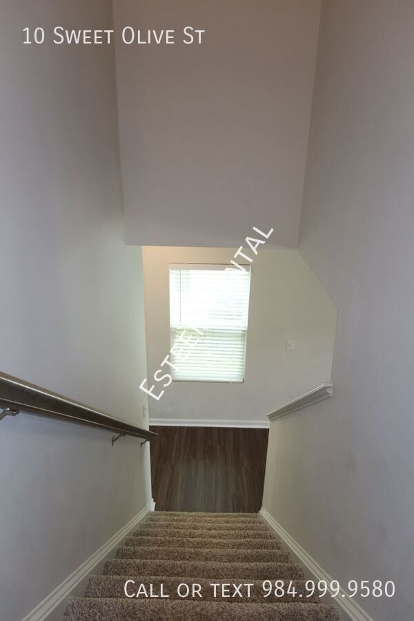 Building Photo - 10 Sweet Olive St