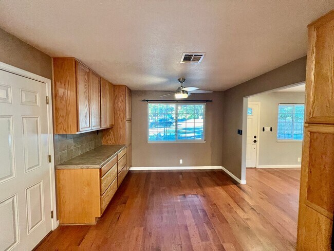 Building Photo - Well maintained single story on over half an acre lot!