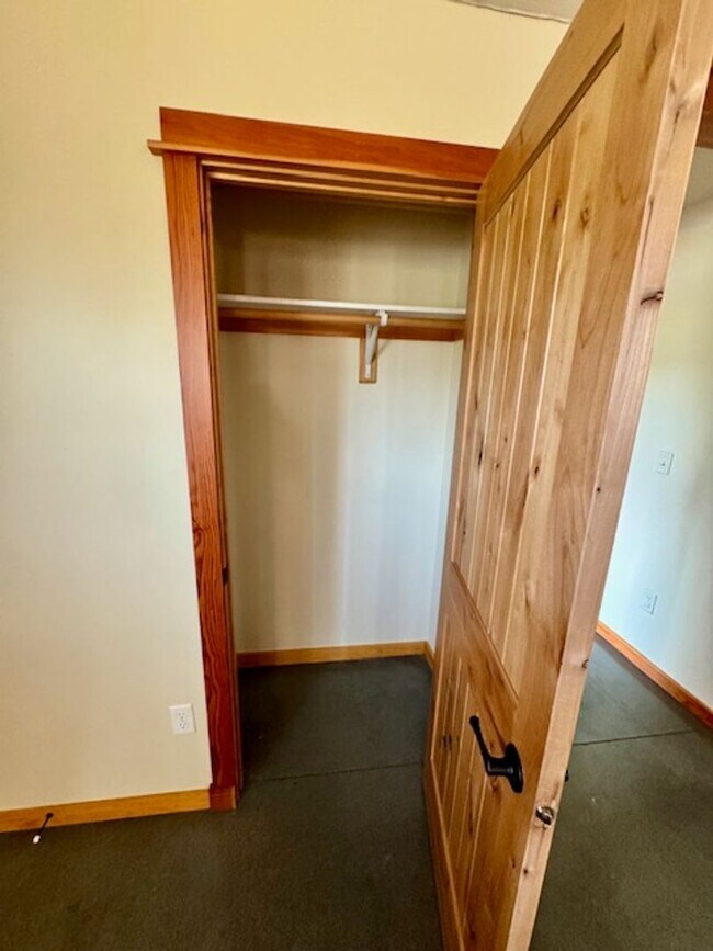 Building Photo - 3-Bedroom, 2-Bathroom Single-Level Home in Bozeman, MT