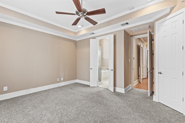 Building Photo - 1411 Elgin St