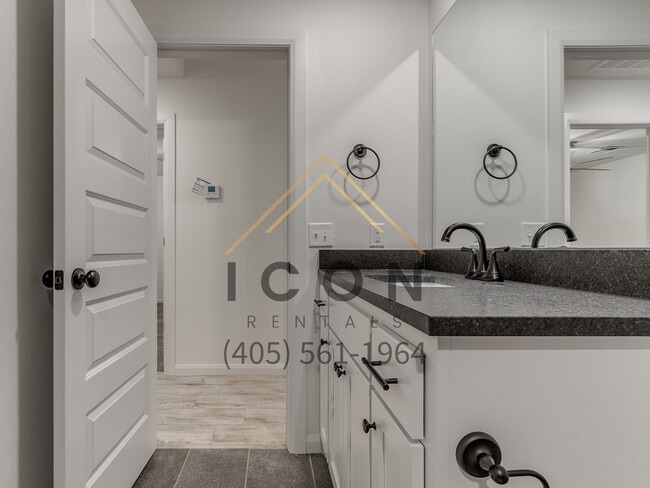 Building Photo - 5001 SE 86th St