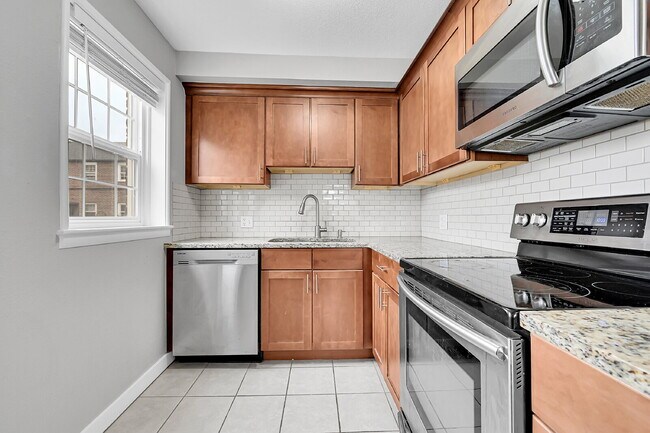Building Photo - $2,095 - Updated 2 bed/1 bathroom Denver C...