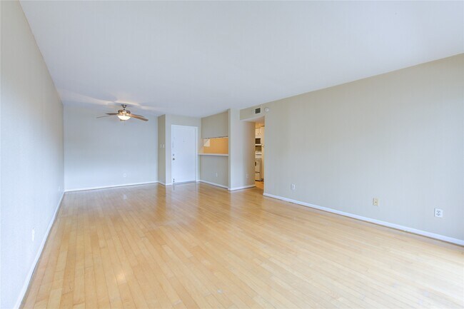 Building Photo - 3055 Walnut Bend Ln