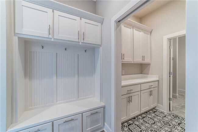 Building Photo - 6417 S 62nd St