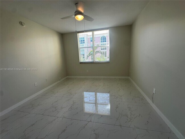 Building Photo - 806 E Windward Way