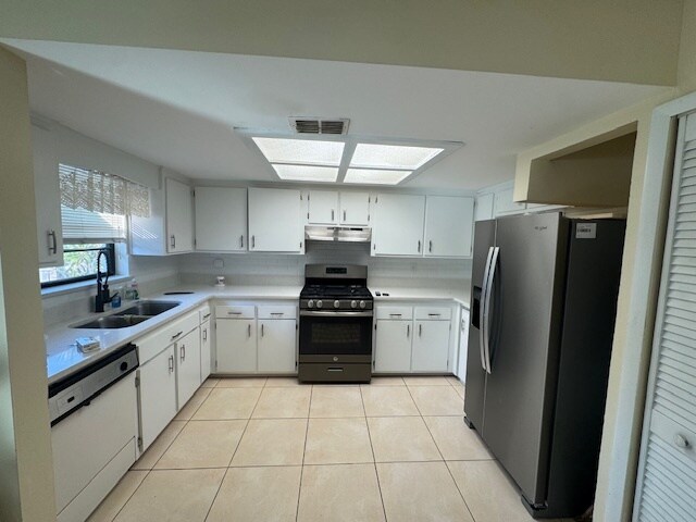 Building Photo - 819 Poinciana St