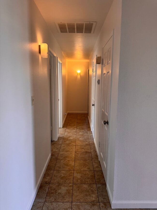 Building Photo - Spacious 3 Bedroom Fresno Home