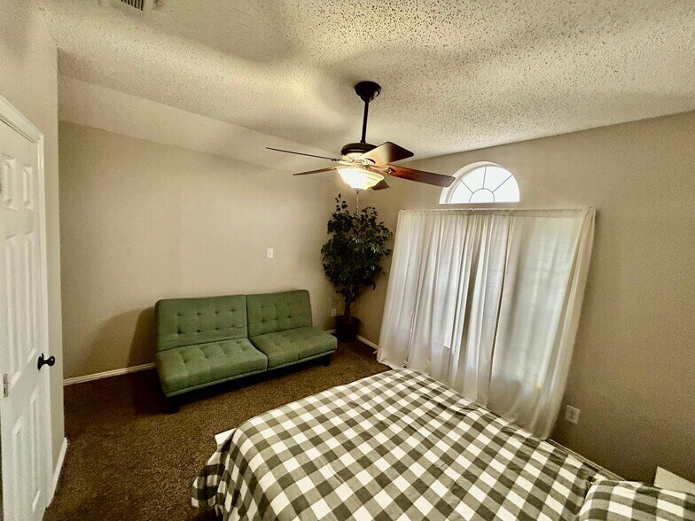 Building Photo - 3407 Autumn View Dr