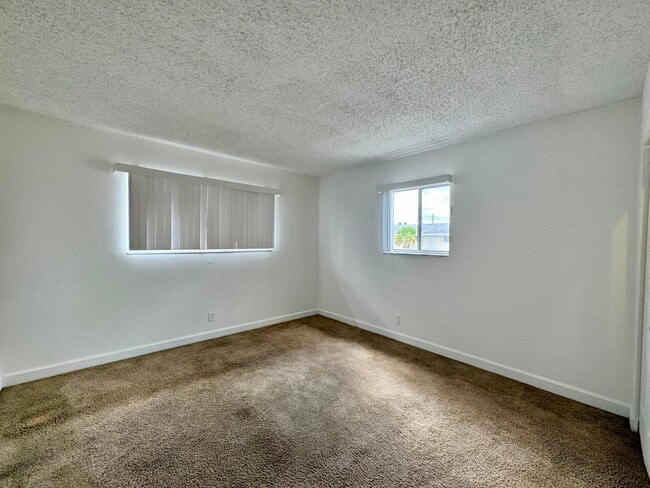 Building Photo - 1501 Crescent Cir