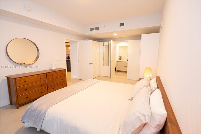 Building Photo - 1010 Brickell Ave