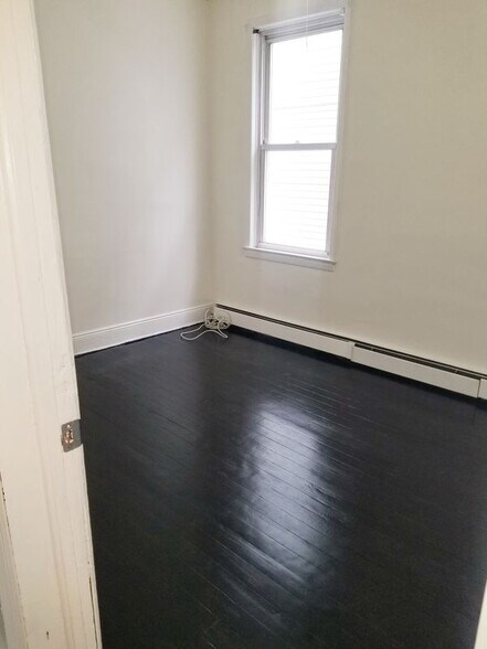 Building Photo - 159 W 10th St