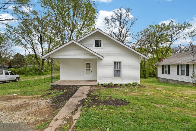 Building Photo - 225 Sunset Ave