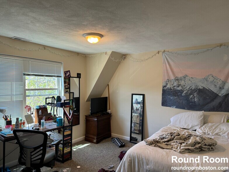 Building Photo - 137 Glenville Ave