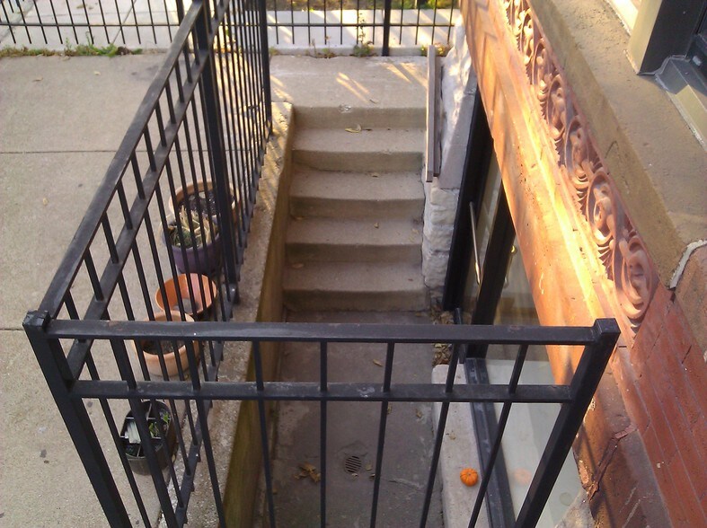 Lower entrance, breakfast nook. - 2740 W Haddon Ave