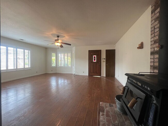 Building Photo - 4303 Horseman Ln