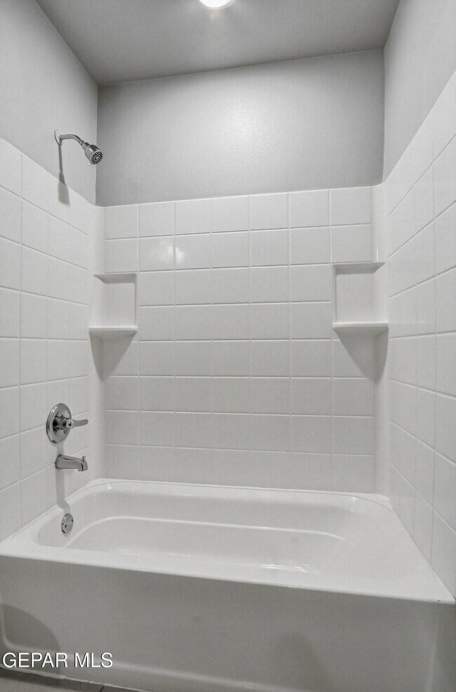Building Photo - 11500 Summer Dr