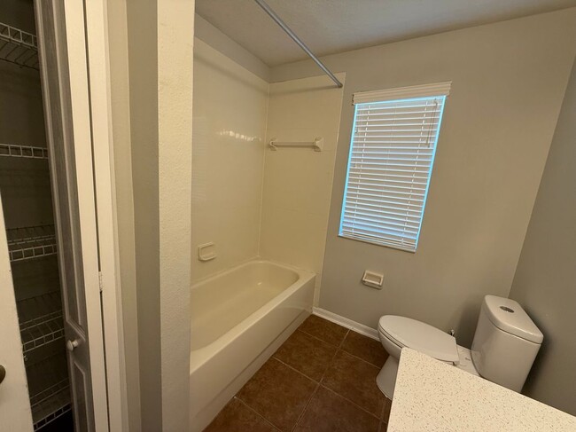 Building Photo - 944 Lost Grove Cir