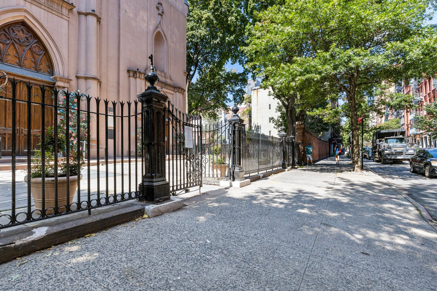 Building Photo - 246 Mott St