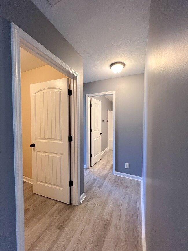 Building Photo - Gorgeous Single-Family--Fenced Backyard and Bonus Room!